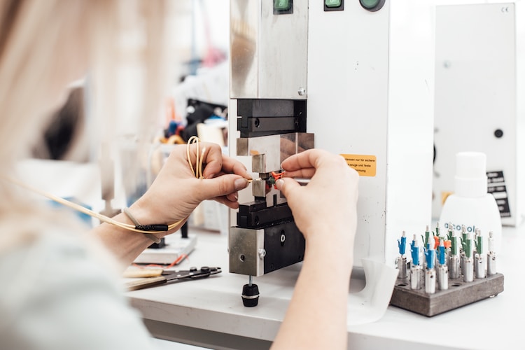 輸入電容與輸出電容計(jì)算，基于 AH8650 的 200mA 電源紋波優(yōu)化