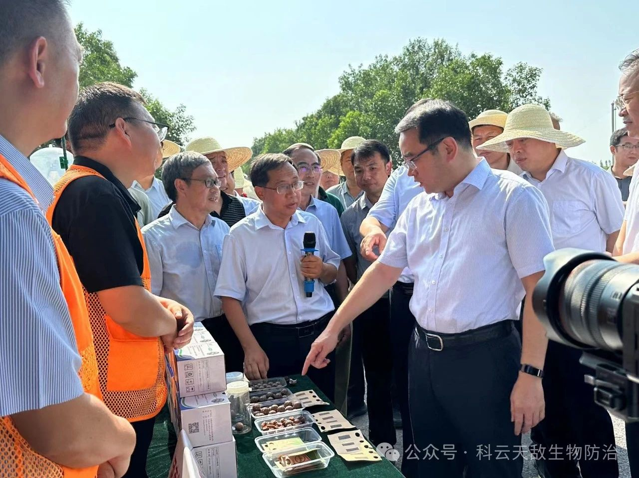 河南省秋作物病蟲害防控暨秋糧“一噴多促”現(xiàn)場會召開，我公司生物防治產(chǎn)品深受與會人員好評